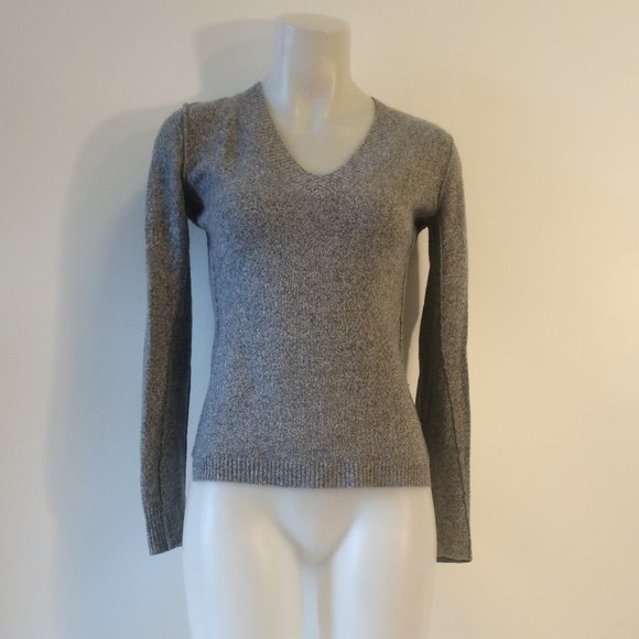 Womens Aqua 100% Cashmere Gray V-Neck Sweater Sz XS* - Picture 1 of 7